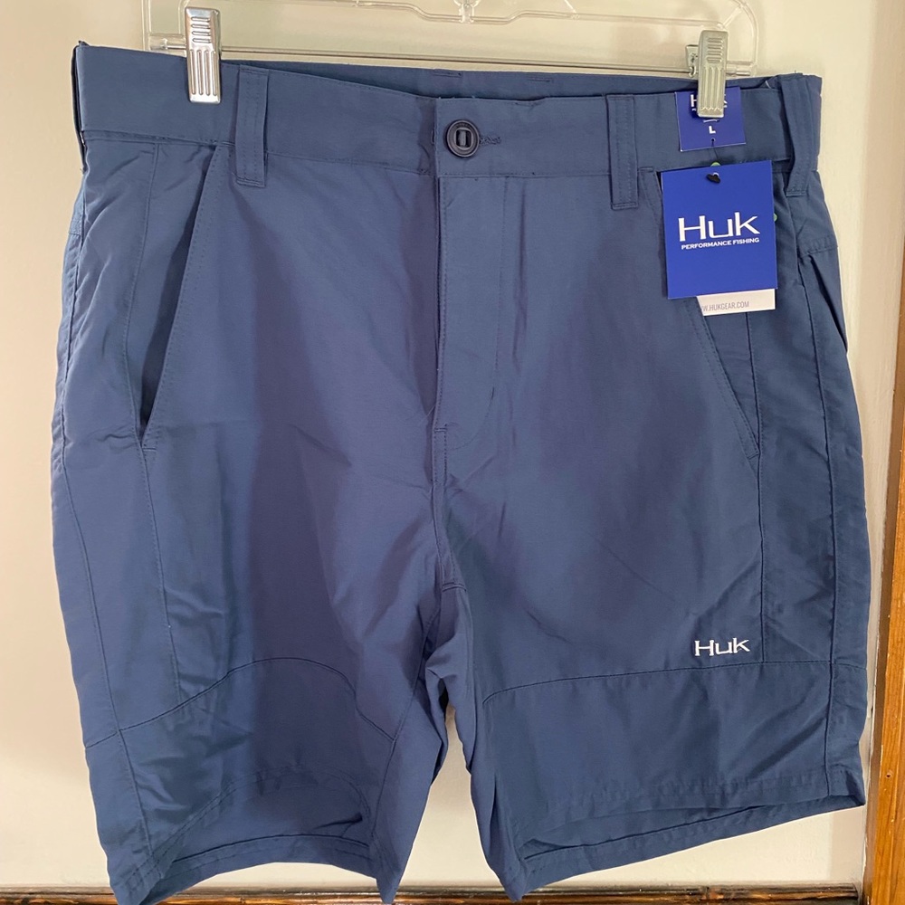 Huk Rogue 18” Shorts, size large, Navy Blue NWT